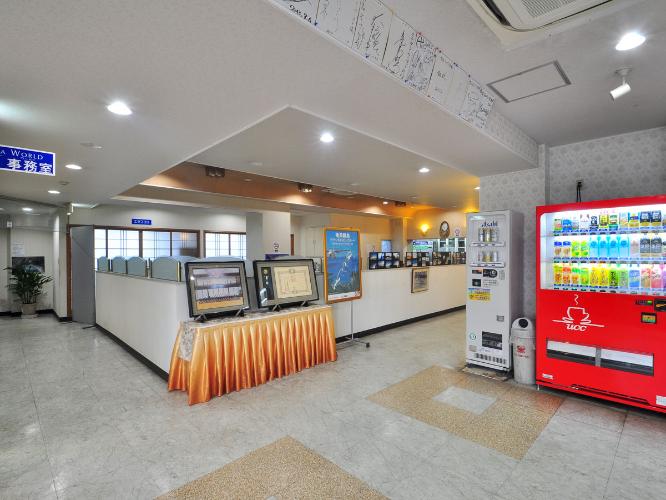 【ロビー】ロビーから見た喫茶コーナーです。