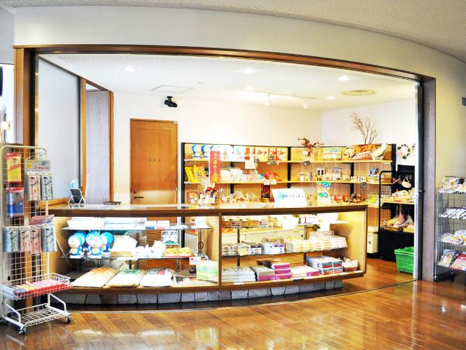 【売店】ぜひお土産選びにお立ち寄りください。