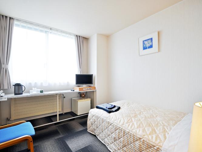 【本館シングル】本館にエレベーターはありません。お部屋へは階段をご利用ください。