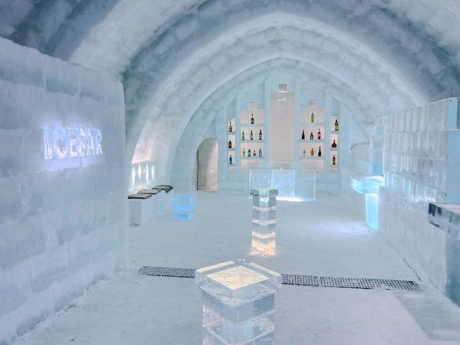 【しかりべつ湖コタン】雪と氷で造られたアイスバー