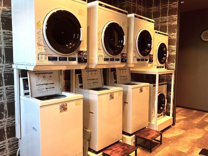 ランドリーコーナー  ■1Fにございます。 ■24時間ご利用いただけます。 ■洗濯機３台 / 乾燥機５台