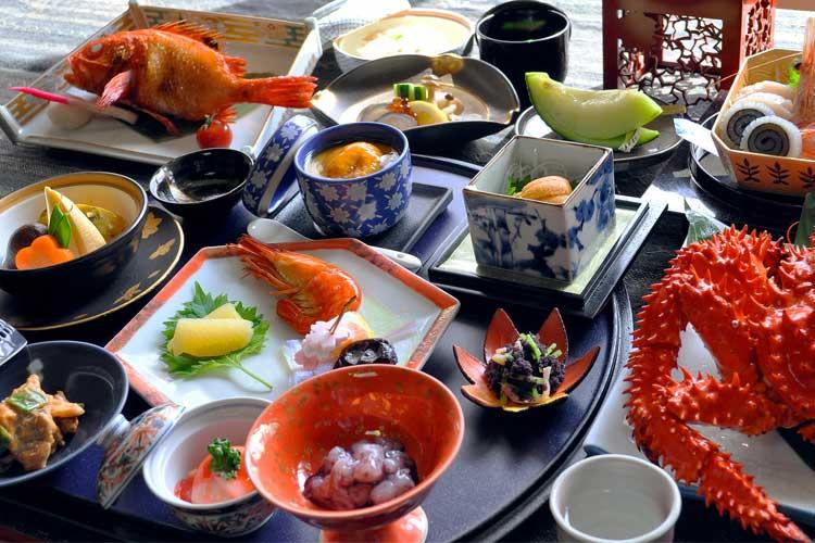 【月膳-TSUKI-ZEN】根室、オホーツクの海の幸を堪能できる豪華な会席膳。