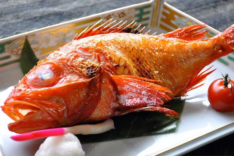 【夕食の一例】オホーツク産キンキの塩焼き