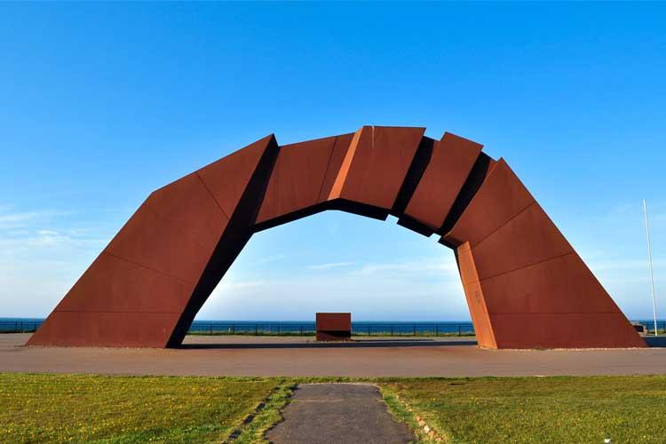 【四島（しま）のかけはしと祈りの火】