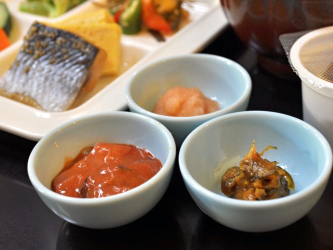 【朝食】ごはんのお供を少しづつ.