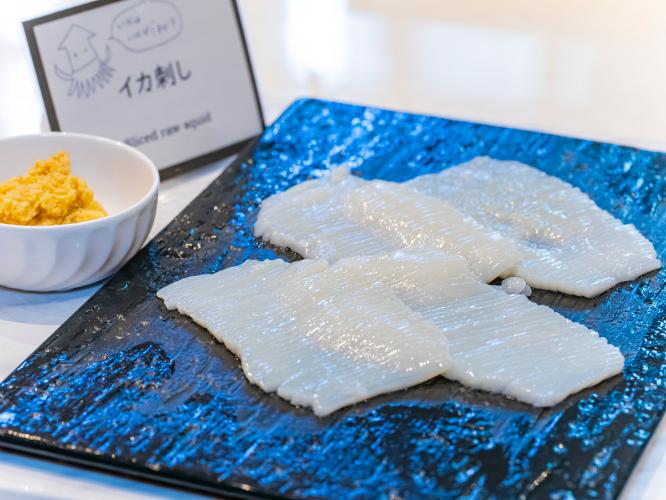 【朝食】朝食例　新鮮なイカ刺し