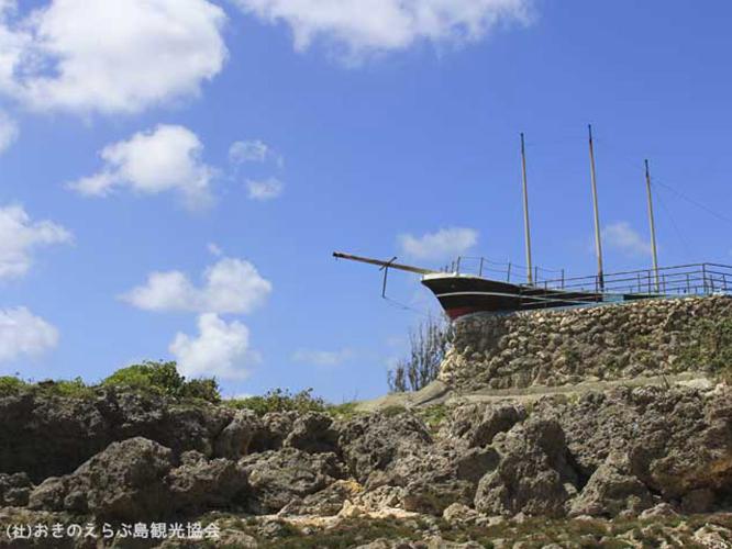 【周辺観光】「ウジジ浜公園」　1890年に難破した『リージＣトゥループ号』の逸話を伝えるモニュメントがあります