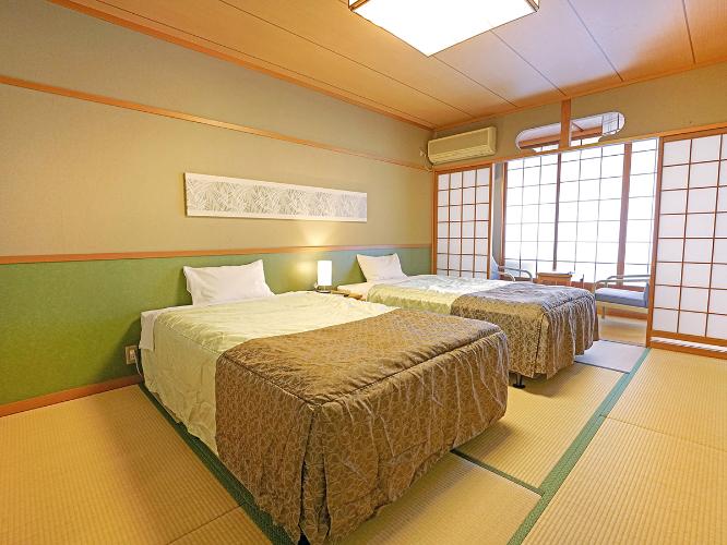 本館和室ツイン10畳_トイレ付