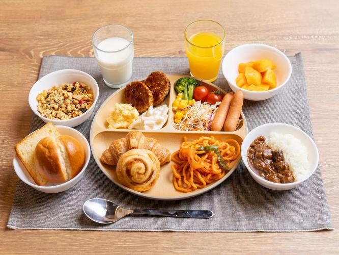 高知の食材、名物を贅沢に使用した和洋30種類をご用意しております