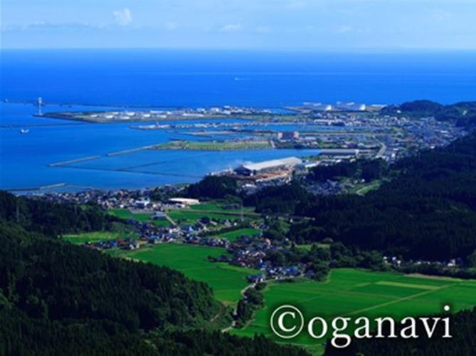 観光地　寒風山から眺める船川港