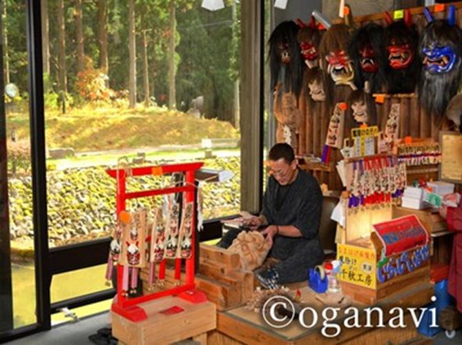 観光地　石川工房　なまはげ掘り実演