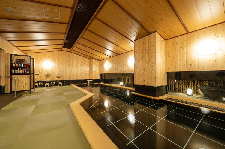 浮世風呂「木香の湯」 足元に優しい総畳敷きの和風大浴場