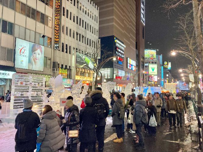 すすきのアイスワールド会場はホテルから徒歩圏内