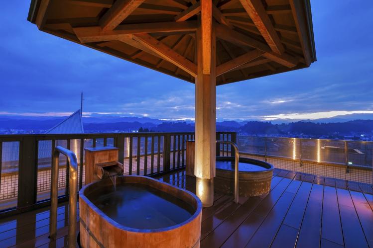 開放感抜群の屋上壺風呂