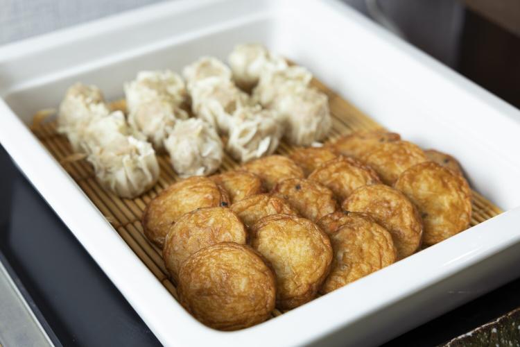 【朝食】ビュッフェメニュー例（焼売・さつまあげ）