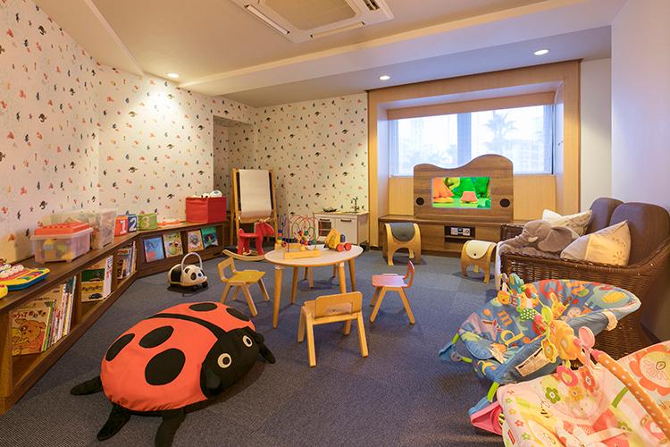 かわいい壁紙で飾られたキッズルームでお子様も大喜び♪