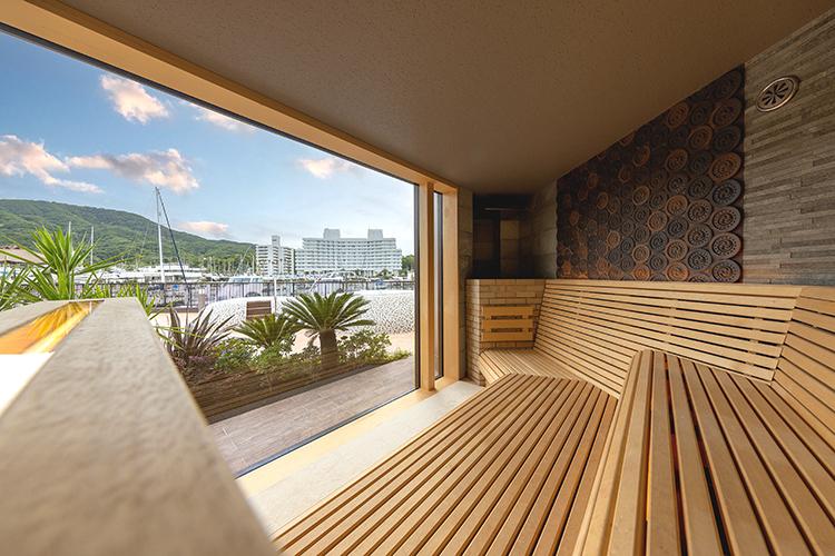 【HARBOR’s SAUNA】セルフロウリュやジャグジー、プールは泳げる水風呂として愉しめる。