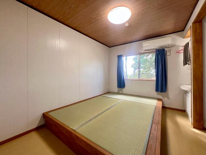 【一階ワーケーションルーム】畳小上がりまたはベッドのワーケーション向きのお部屋