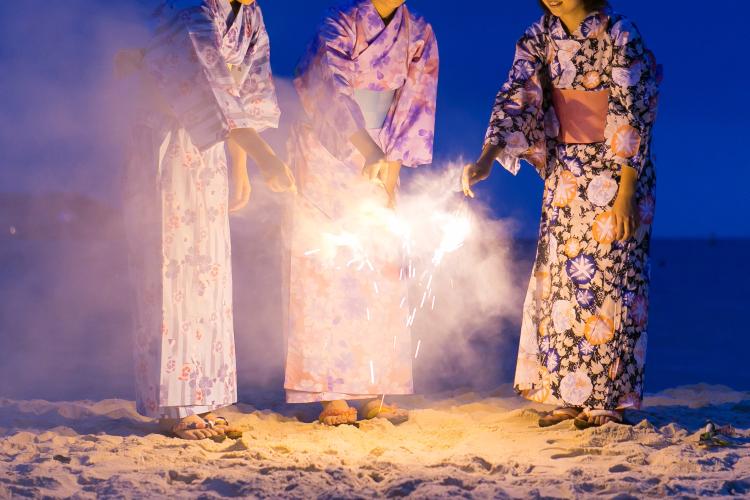 砂浜に直結しているので夜も気軽にビーチで遊べます