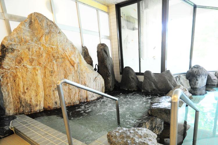 【岩風呂】泡風呂もございます。