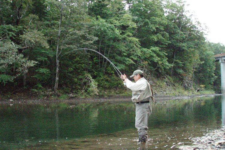 【渚滑川】浅瀬で釣りもできます♪大物狙いのフィッシャーが沢山います☆