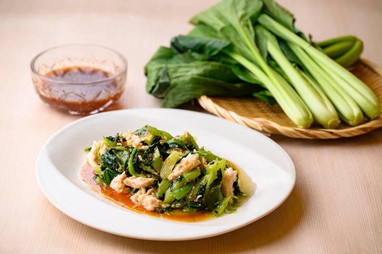【鹿島限定】シャキシャキ食感の茨城県産の小松菜とやわらかい蒸し鶏をナムル風に和えた一品