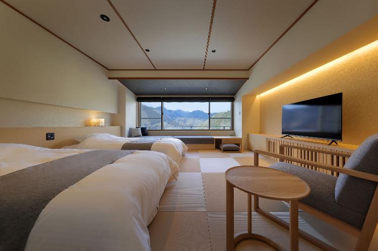 【西館客室〜こもれび〜】お二人様専用の和&モダンなラグジュアリータイプのお部屋です。(禁煙室)