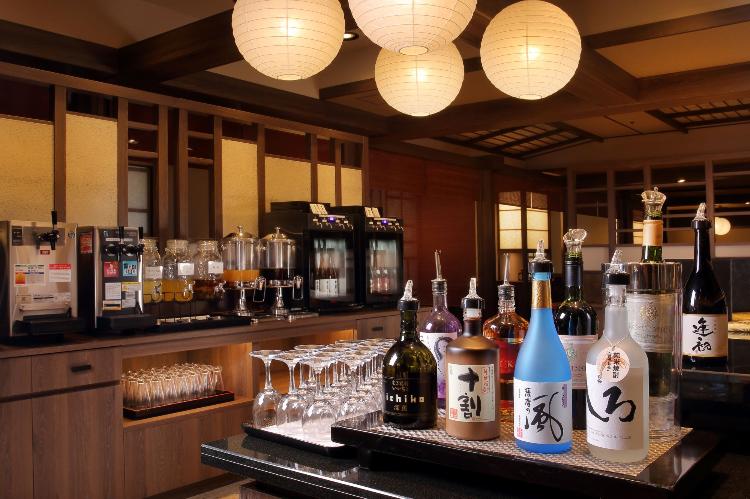 【オールインクルーシブ】ご夕食時のドリンクもオールインクルーシブにてご提供します。（一部有料商品あり）
