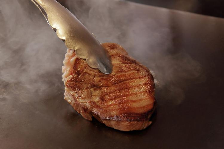 【お料理イメージ】宮城県仙台名物「牛タン」の贅沢鉄板焼き御膳