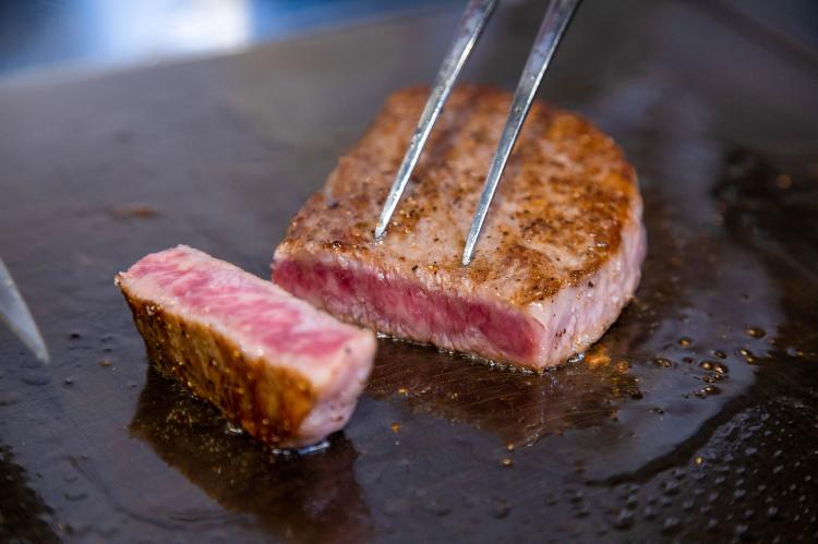 【お料理イメージ】宮城県産A5ランク黒毛和牛「仙台牛」の贅沢鉄板焼き御膳