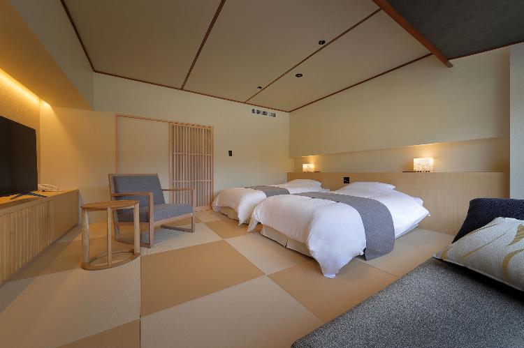 【西館客室〜こもれび〜】お二人様専用の和&モダンなラグジュアリータイプのお部屋です。(禁煙室)