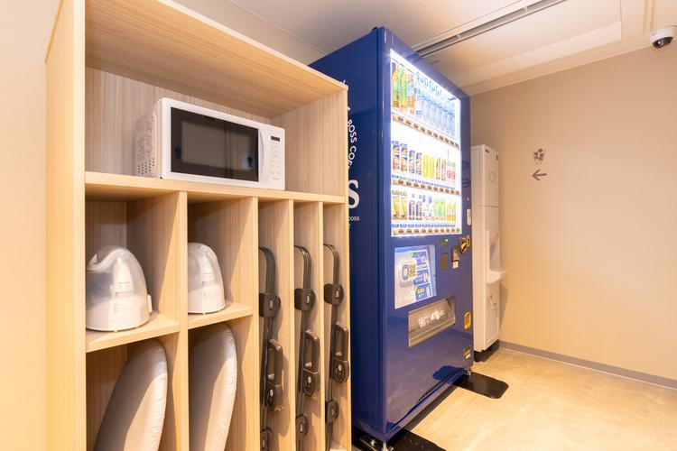 自動販売機・電子レンジ・アイロンは1階にご用意しております。