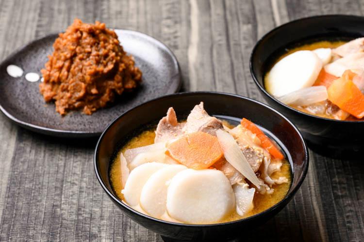 【仙台西口・東口限定】仙台の芋煮は味噌味。ミヤギシロメとひとめぼれを使った味噌の深い味わいが特長。