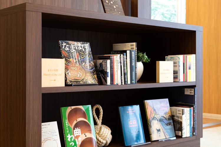 【ライブラリーカフェ】プロが選書した書籍をお楽しみいただけます