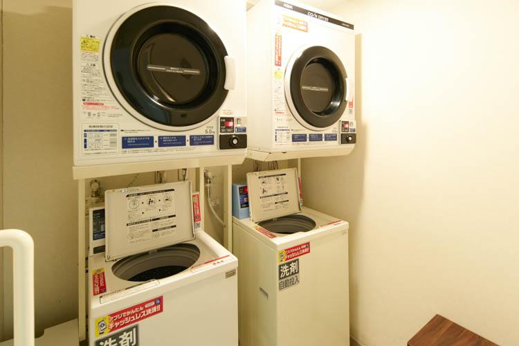 【コインランドリー】長期宿泊に便利なコインランドリーをご用意。