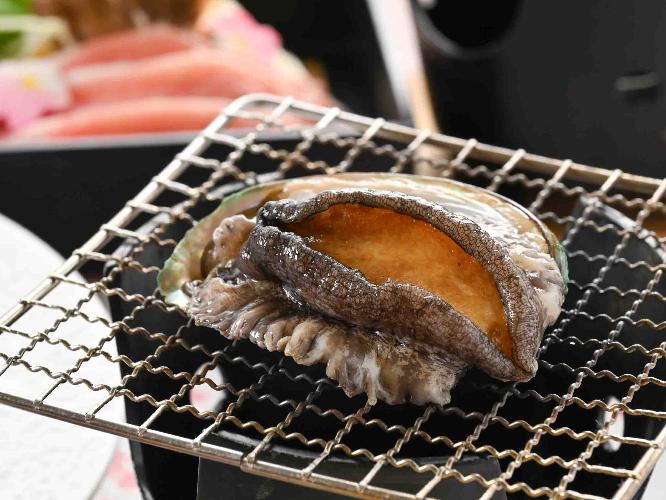 夕食　春の基本会席　焜炉　※2025年3月15日（土）頃から2025年6月14日（土）頃までの献立例です。