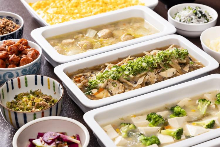 【朝食】ビュッフェメニュー例（子芋の煮物・肉豆腐・豆腐煮込み）