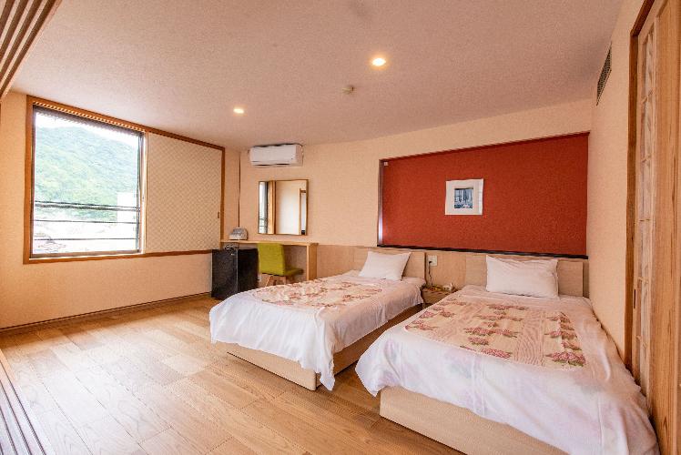 和洋室『和景の間』の寝室　シングルベッド２台　※禁煙室