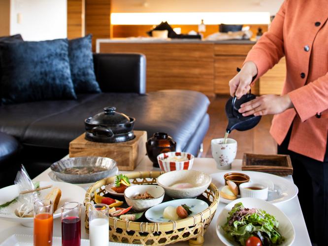 【エグゼクティブスイート限定】お部屋で朝食をお召し上がりいただくルームサービスもございます。