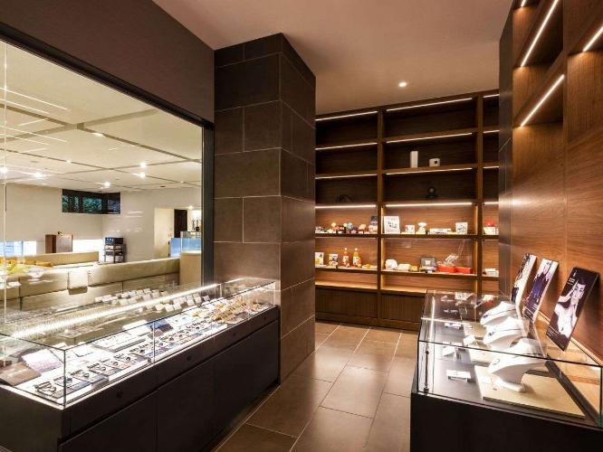 【セレクトショップDO】美術館のような展示を施した店内。本当にお薦めできるもののみを販売しています