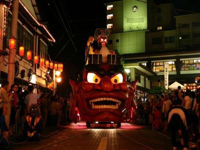 【イベント・8月】登別地獄まつりは、お客様もご参加頂く名物「鬼踊りコンテスト」がございます！