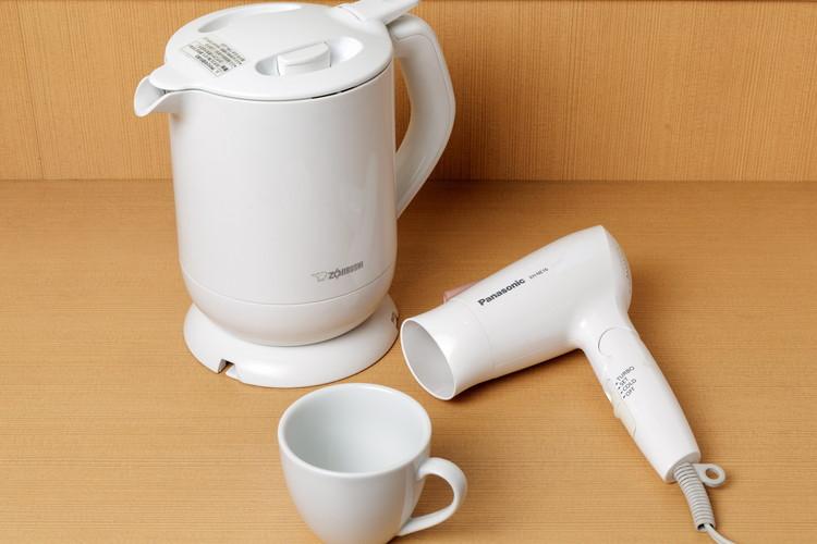 客室備品（電気ケトル/ヘアドライヤー/マグカップ）