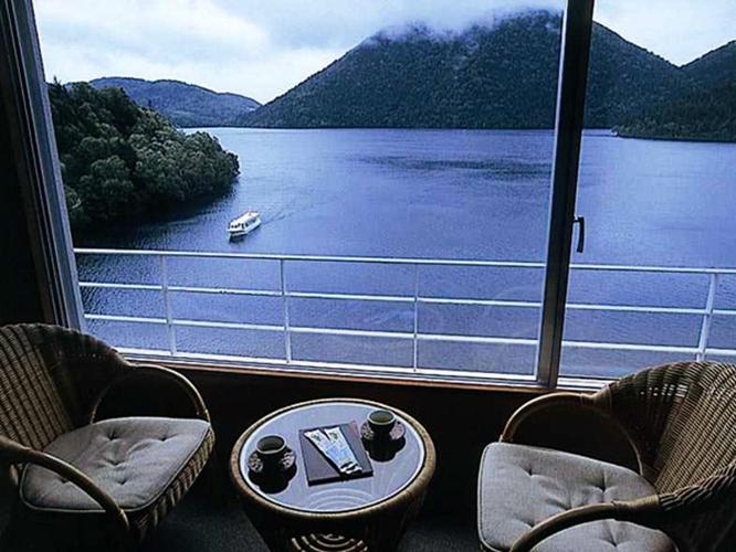 【和室10畳】高層階から眺める美しい然別湖（客室一例）