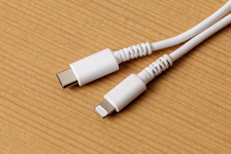 携帯充電器(無料貸出)　数に限りがあります、ご利用希望のお客様はフロントまでお申し付けください