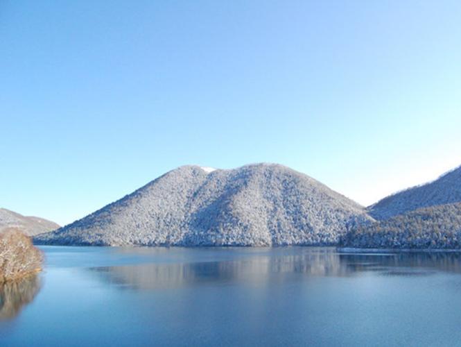 冬のくちびる山