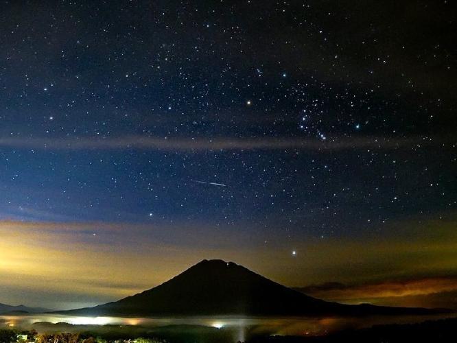 羊蹄山と星空