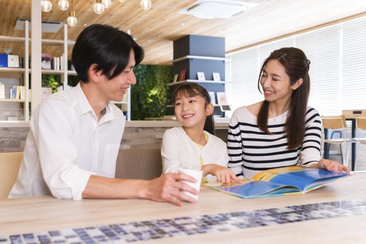 【ライブラリーカフェ】】開放的な空間で家族でのゆったりした時間をお過ごしください