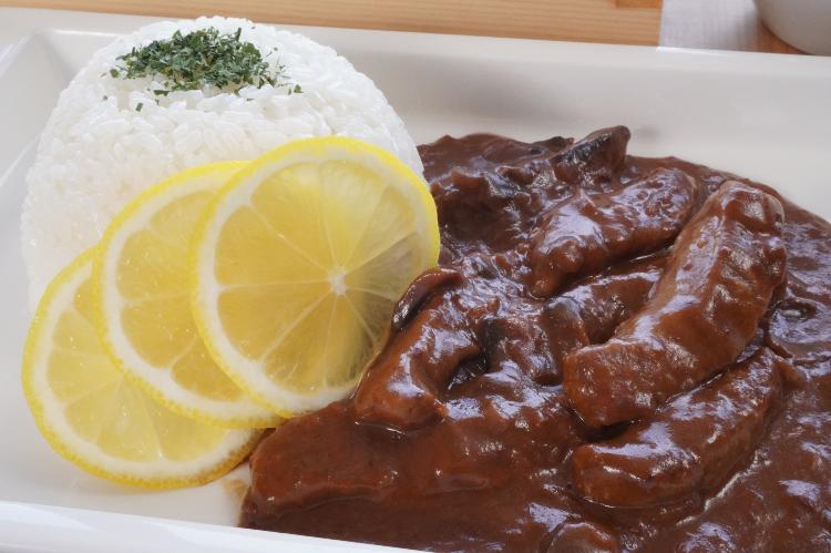 地元・沼津で育った上質な鹿肉を使用した「鹿肉のストロガノフ」