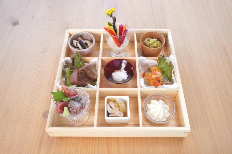 大瀬崎の恵みを詰めた旬菜箱