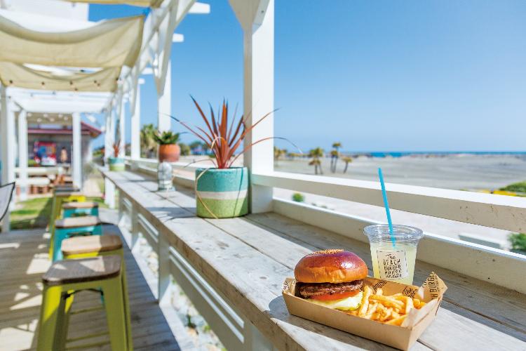 The BEACH BURGER HOUSE　海を眺めながら